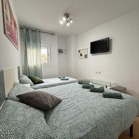Habitacion Triple Con Bano Compartido Lovely Sevilla カマス エクステリア 写真