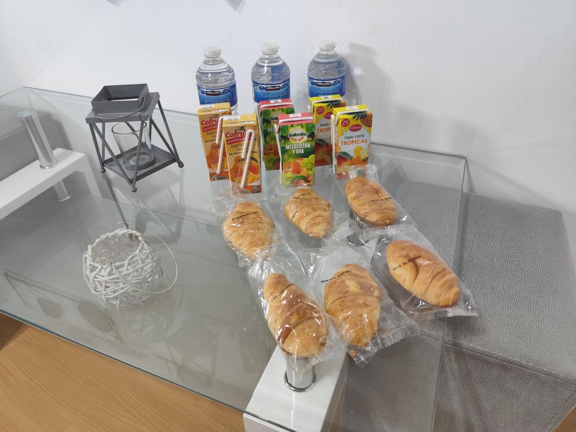 Habitacion Triple Con Bano Compartido Lovely Sevilla カマス エクステリア 写真